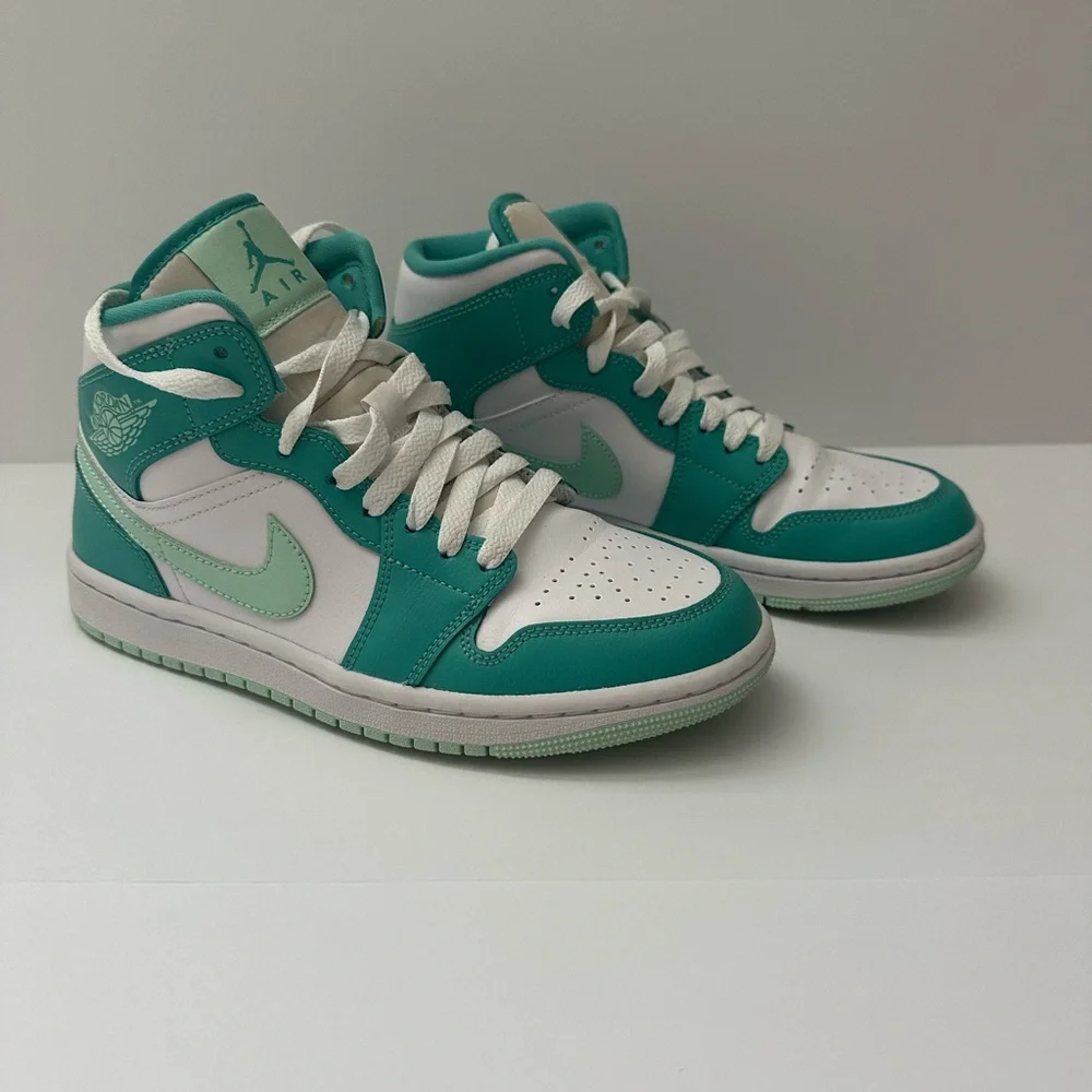Wmns Air Jordan 1 Mid 'Marine
 High-Top Sneakers size 7 - Picture 2 of 8